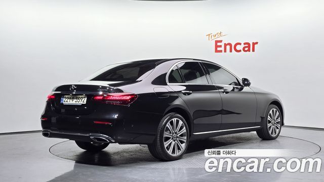 Mercedes-Benz E-Class 2023 — photo 2