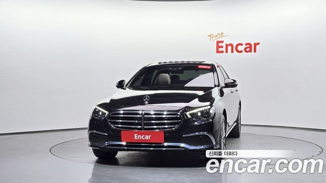 Mercedes-Benz E-Class 2023 — photo 3