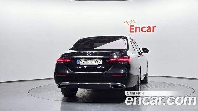 Mercedes-Benz E-Class 2023 — photo 4