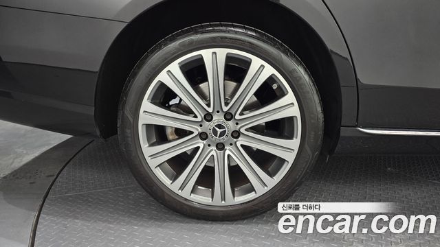 Mercedes-Benz E-Class 2023 — photo 5