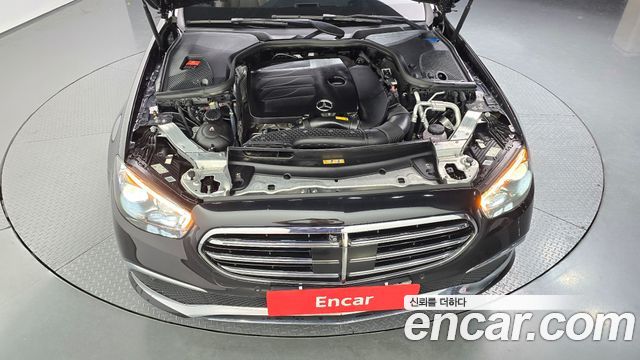 Mercedes-Benz E-Class 2023 — photo 6