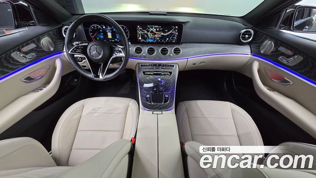 Mercedes-Benz E-Class 2023 — photo 10