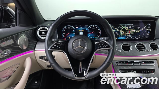 Mercedes-Benz E-Class 2023 — photo 18