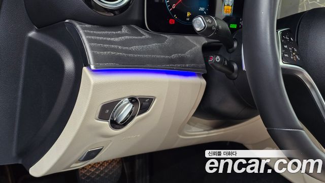 Mercedes-Benz E-Class 2023 — photo 19