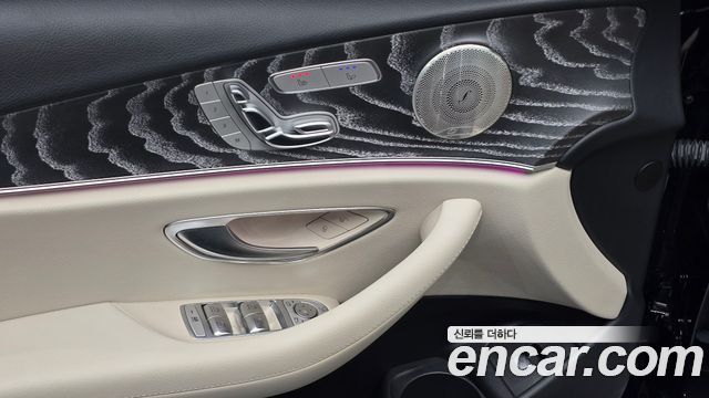 Mercedes-Benz E-Class 2023 — photo 26