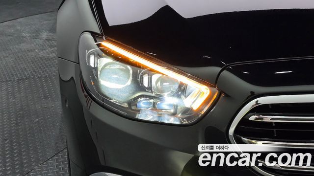 Mercedes-Benz E-Class 2023 — photo 8