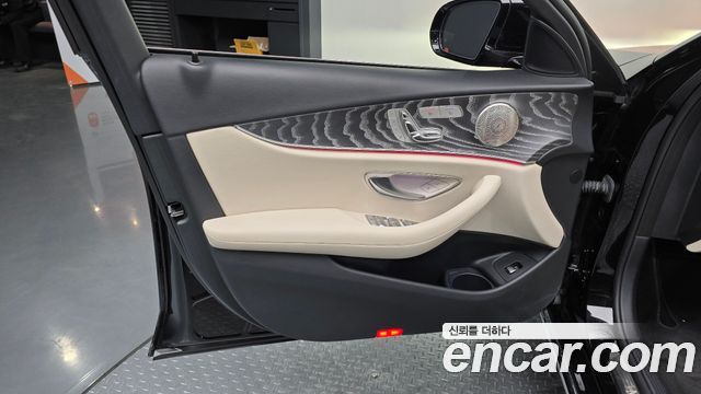 Mercedes-Benz E-Class 2023 — photo 14
