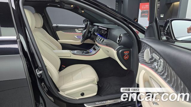 Mercedes-Benz E-Class 2023 — photo 16