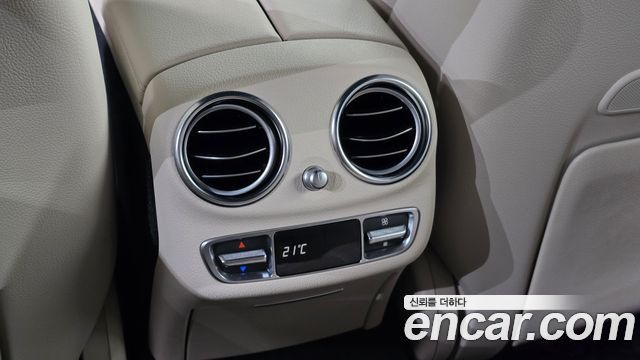 Mercedes-Benz E-Class 2023 — photo 31