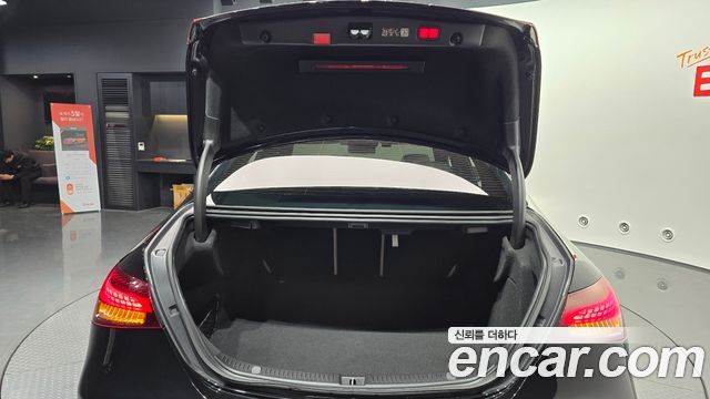 Mercedes-Benz E-Class 2023 — photo 32