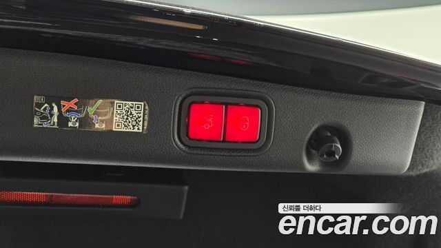 Mercedes-Benz E-Class 2023 — photo 33