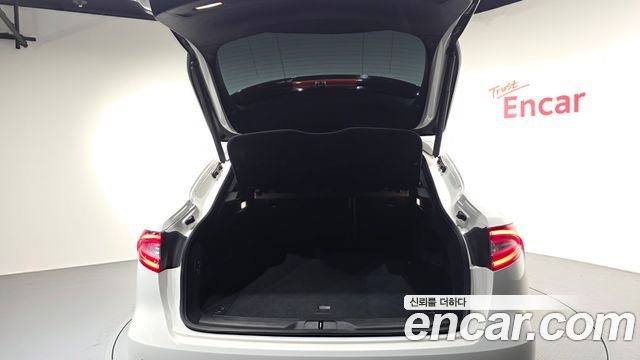 Maserati Levante 2019 — photo 20