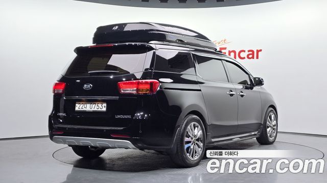 Kia Canival 2017 — photo 2