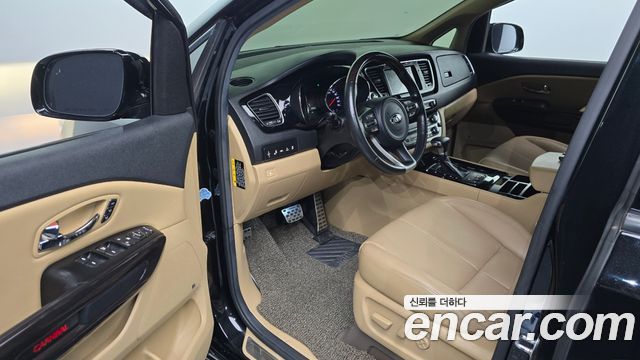 Kia Canival 2017 — photo 13