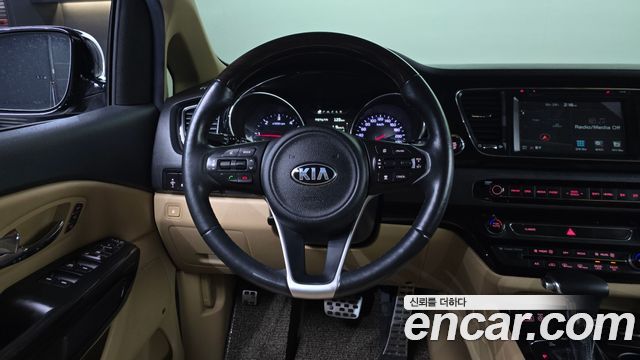 Kia Canival 2017 — photo 18