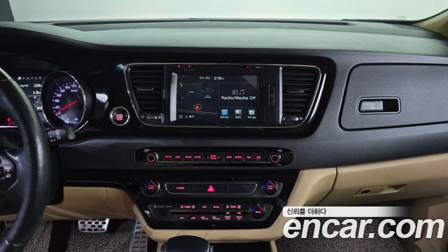 Kia Canival 2017 — photo 19