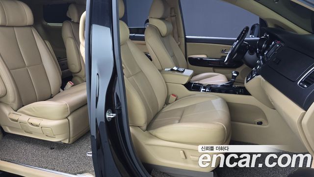 Kia Canival 2017 — photo 16