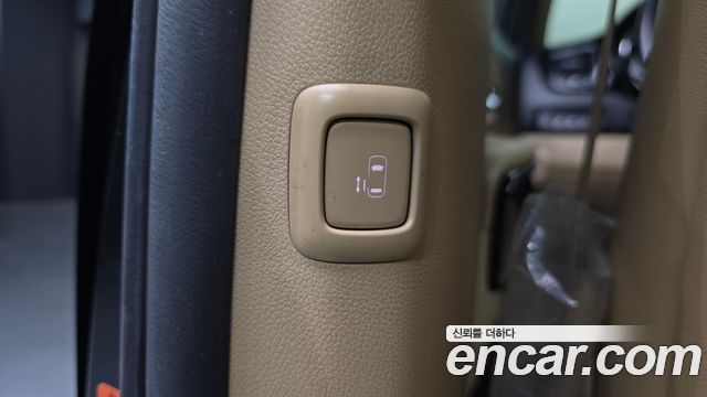 Kia Canival 2017 — photo 28