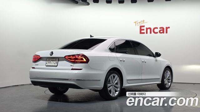 Volkswagen Passat 2018 — photo 2