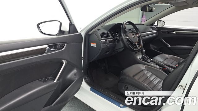 Volkswagen Passat 2018 — photo 13