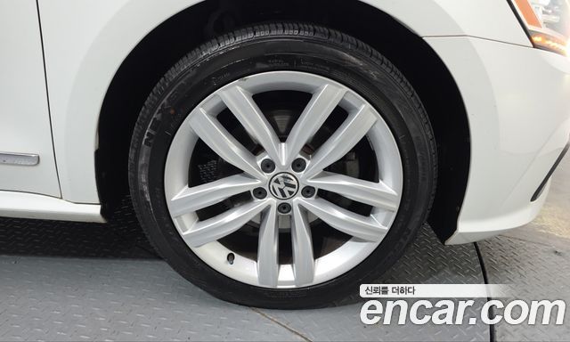 Volkswagen Passat 2018 — photo 7
