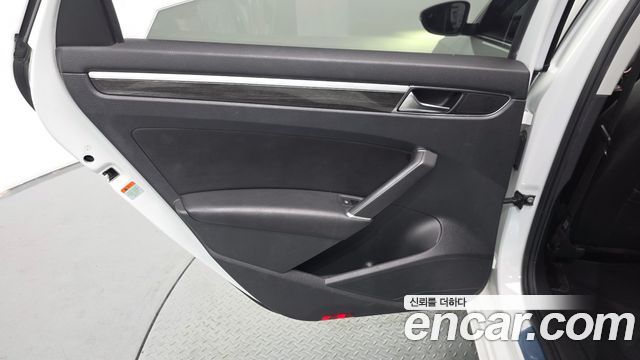 Volkswagen Passat 2018 — photo 15