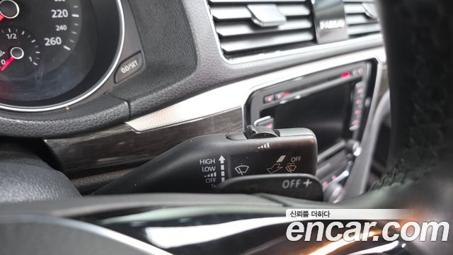 Volkswagen Passat 2018 — photo 29