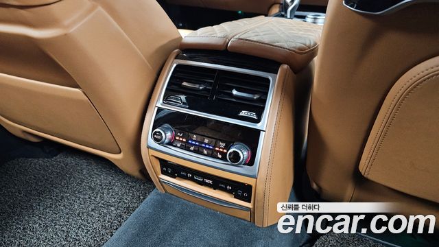 BMW 7-Series 2020 — photo 19