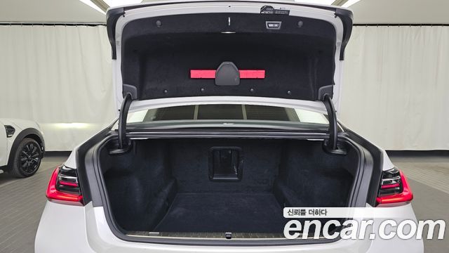 BMW 7-Series 2020 — photo 20