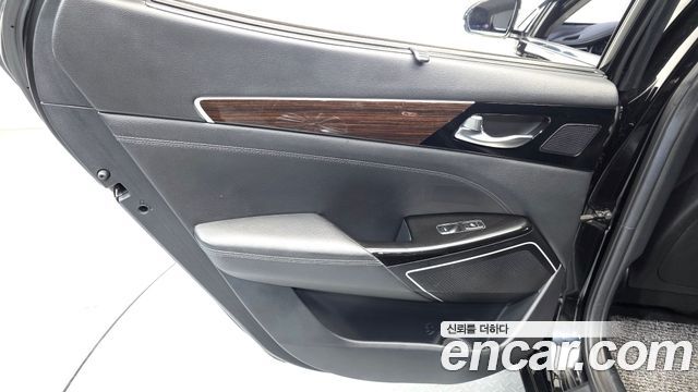 Kia K7 2019 — photo 15