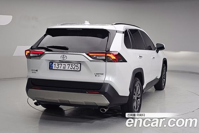 Toyota RAV4 2025 — photo 2