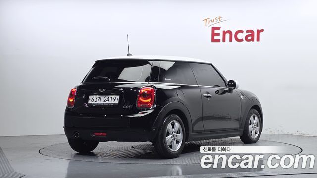 Mini Cooper 2018 — photo 2