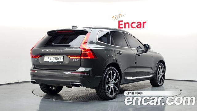 Volvo XC60 2019 — photo 2