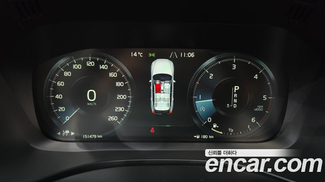 Volvo XC60 2019 — photo 8