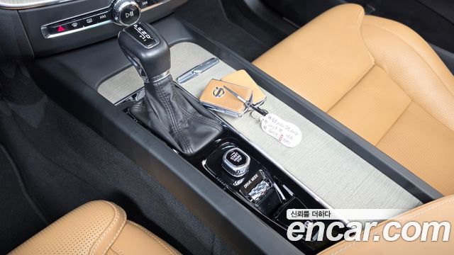 Volvo XC60 2019 — photo 9