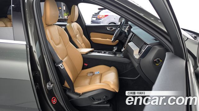 Volvo XC60 2019 — photo 11