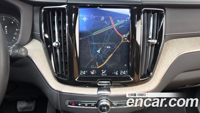 Volvo XC60 2019 — photo 14