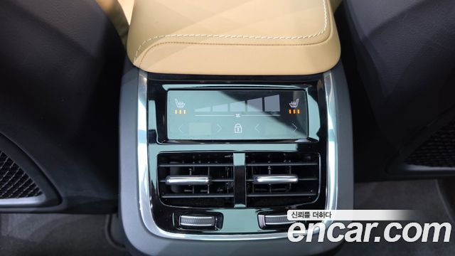 Volvo XC60 2019 — photo 18
