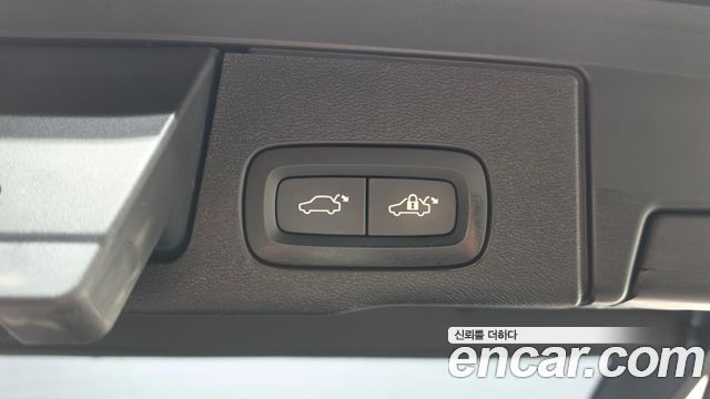Volvo XC60 2019 — photo 19