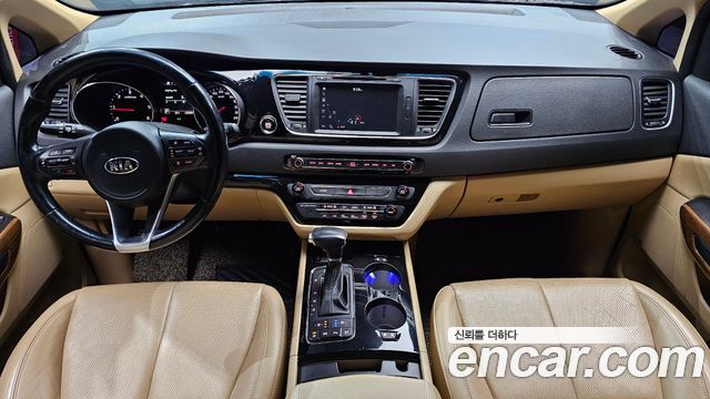 Kia Canival 2017 — photo 10