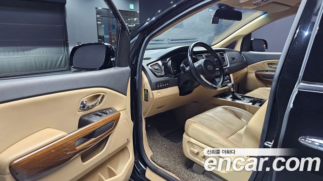 Kia Canival 2017 — photo 13