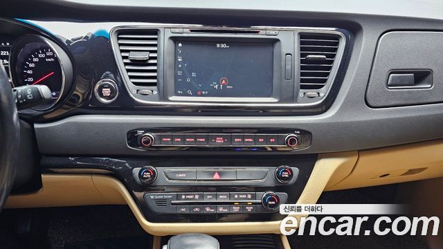 Kia Canival 2017 — photo 20