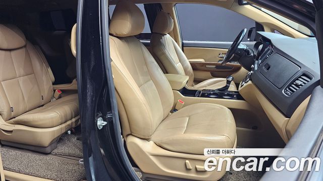 Kia Canival 2017 — photo 16