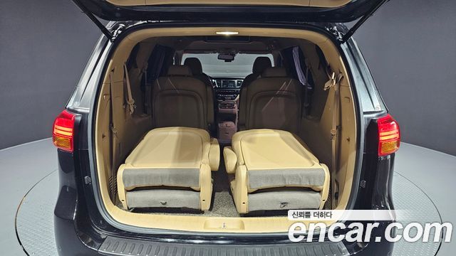 Kia Canival 2017 — photo 32