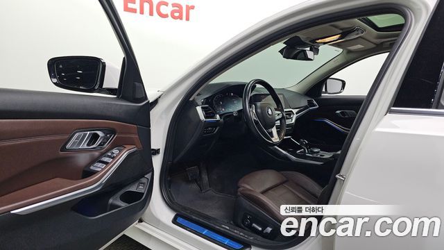 BMW 3-Series 2021 — photo 13