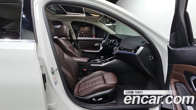 BMW 3-Series 2021 — photo 17