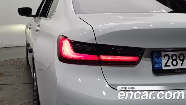 BMW 3-Series 2021 — photo 9