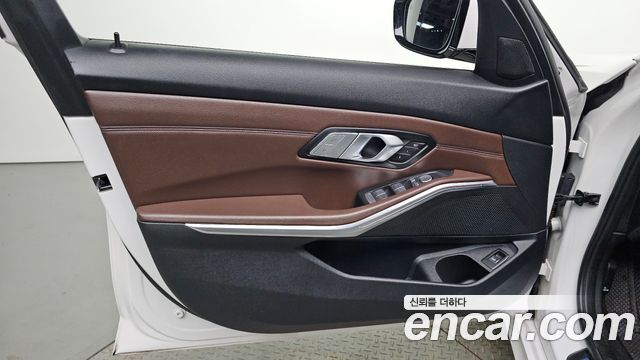 BMW 3-Series 2021 — photo 14