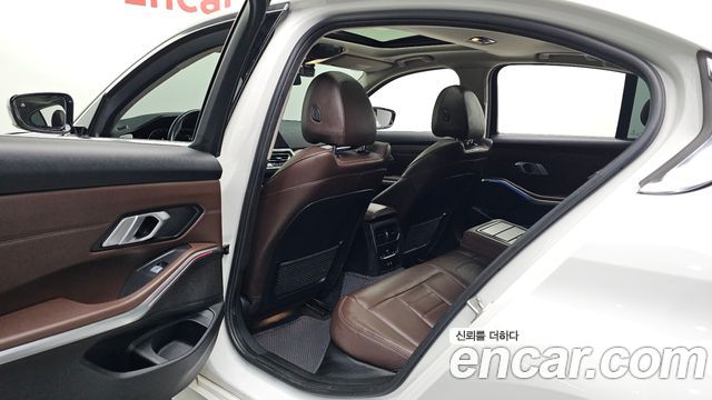 BMW 3-Series 2021 — photo 16