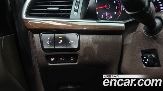Kia K7 2018 — photo 28